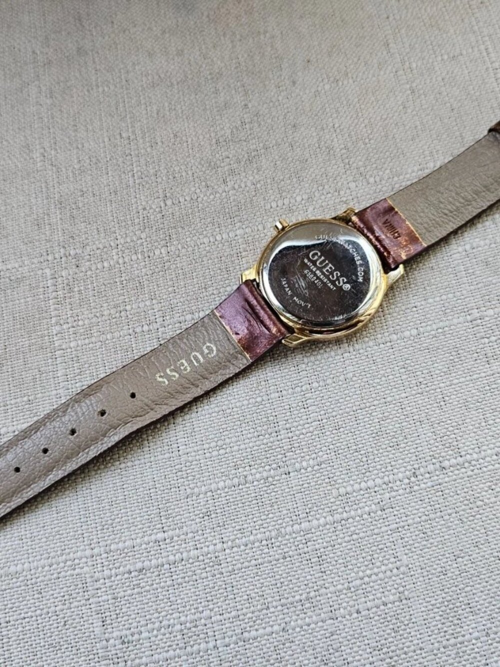 Vintage Guess Wristwatch Unisex Brown Leather Strap Gold Tone Face Analog Watch - Picture 11 of 12